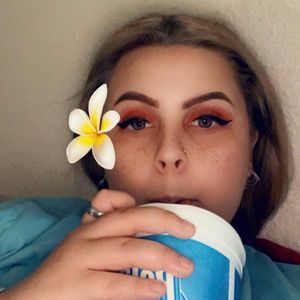 Meet your Posher, Becca